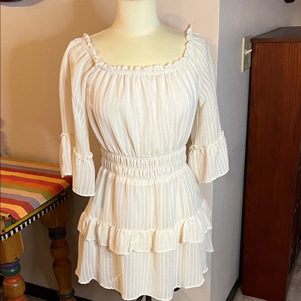 Le Lis Cream Textured Top